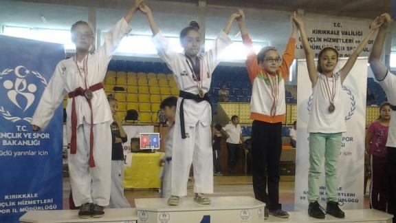 Türkiye Teakwondo Şampiyonu Selçuklu Ortaokulumu´zdan Saadet KARABENLİ olmuştur.