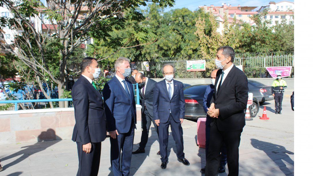 Milli Eğitim Bakanımız Sayın Ziya SELÇUK, Mamak Halk Eğitim Merkezini ziyaret etti.