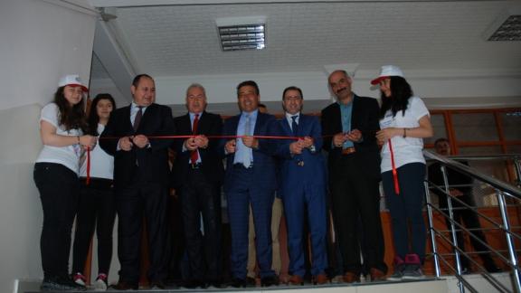 Milli Eğitim Bakanı Ali Naili Erdem Anadolu Lisesi, 4006 Türkiye Bilimsel ve Teknolojik Araştırma Kurumu (TÜBİTAK) Bilim Fuarı Açıldı