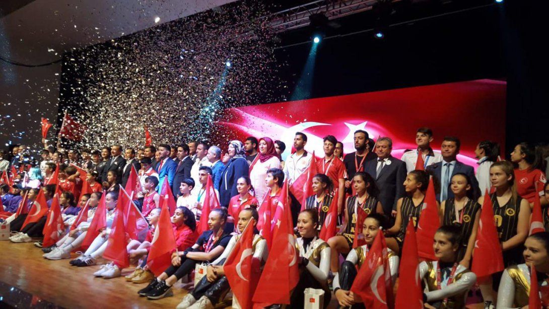 Milli Mücadelemizin Yüzüncü Yılında Şampiyon Sporcular Ödül Töreninde Buluştu