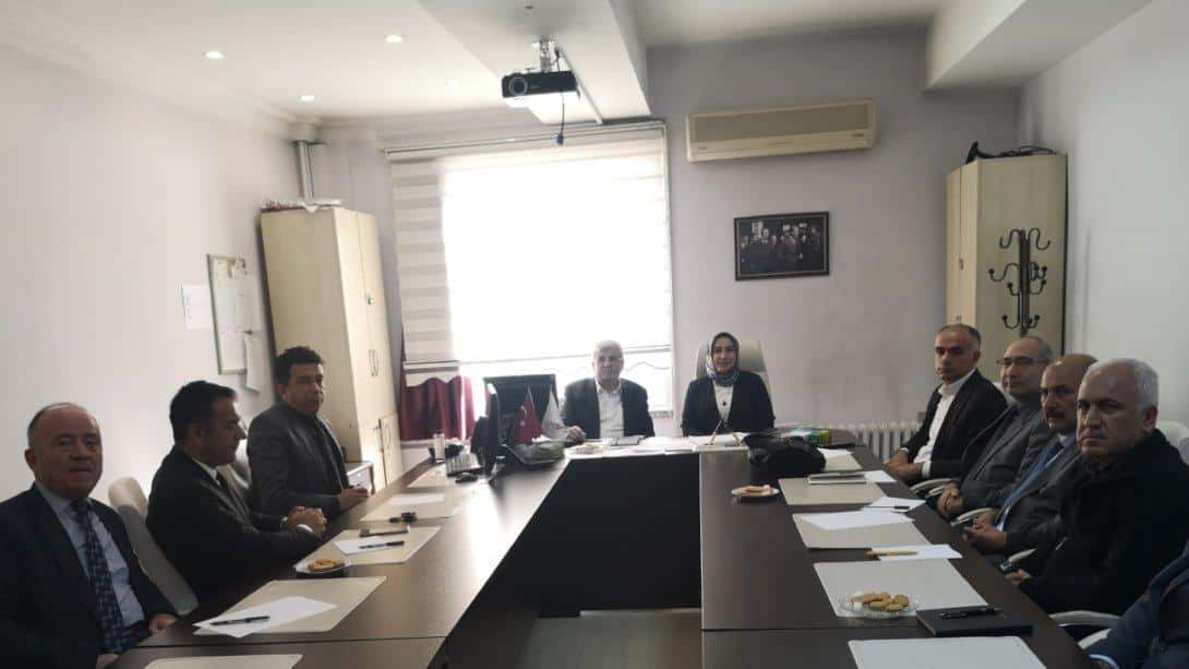 İlçe Millî Eğitim Müdürümüz Sayın Elif Özbek, İmam Hatip Okulları Değerlendirme Toplantısına Katıldı