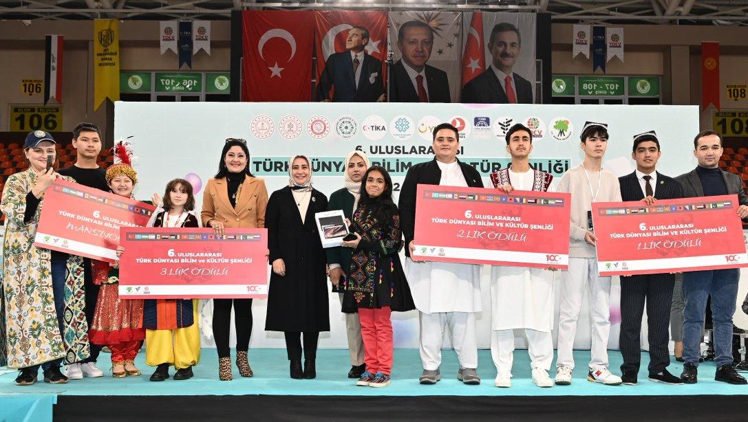 İlçe Millî Eğitim Müdürümüz Sayın Elif Özbek, 6.Uluslararası Türk Dünyası Bilim ve Kültür Şenliği Ödül Törenine Katıldı