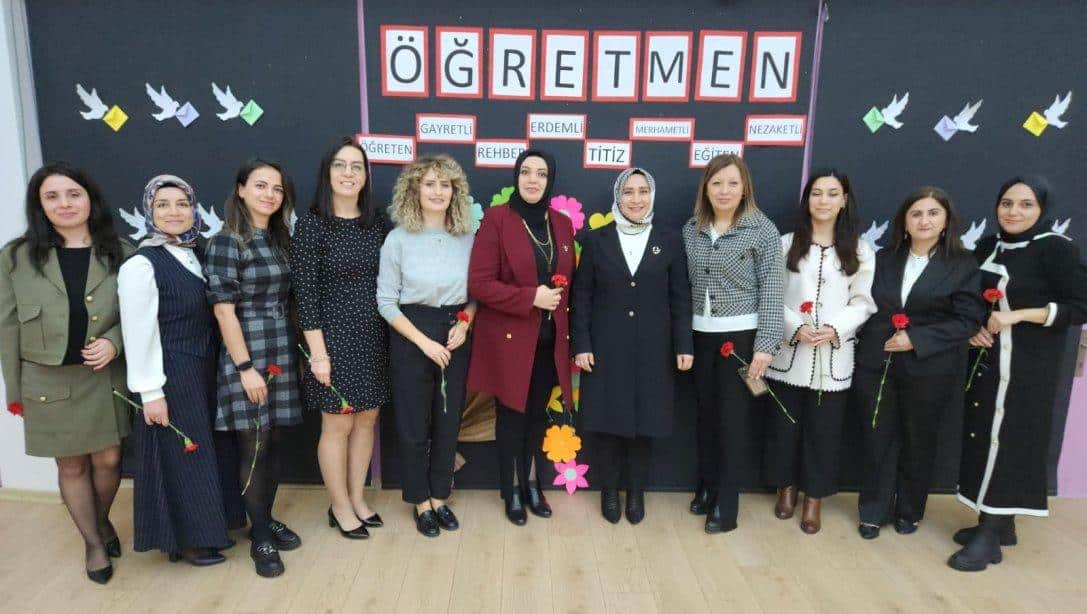 İlçe Millî Eğitim Müdürümüz Sayın Elif Özbek, Manolya Anaokulu Öğretmenlerinin '24 Kasım Öğretmenler Günü'nü Kutladılar