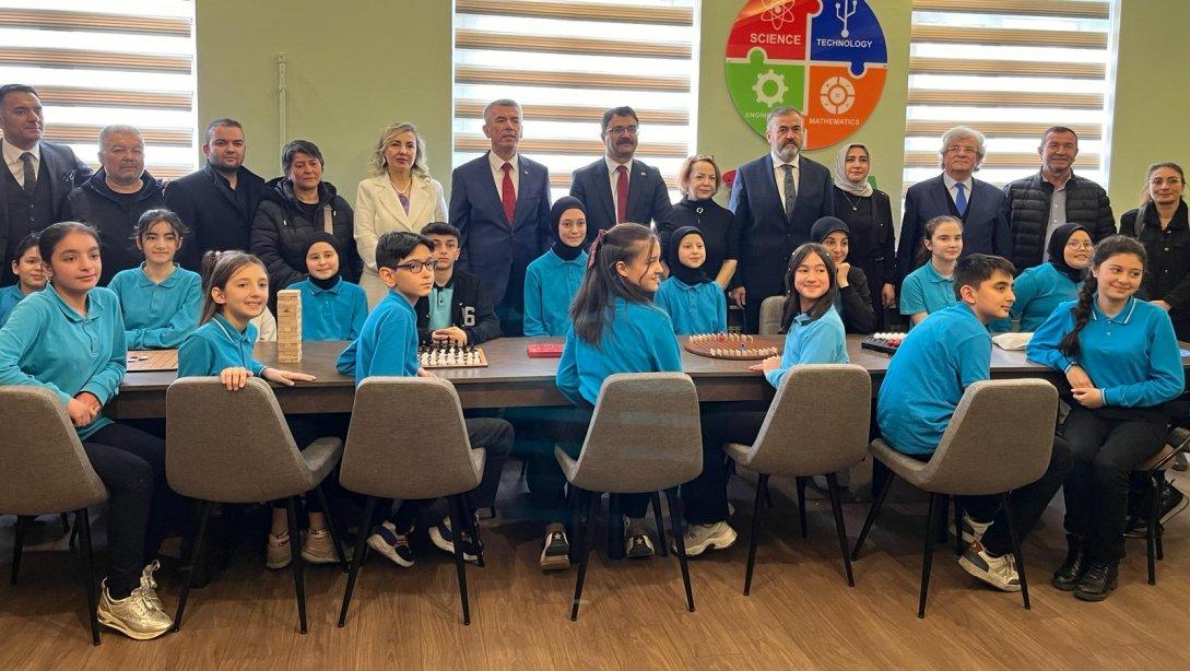 Din Öğretimi Genel Müdürü Dr. Ahmet İşleyen, Ayhan Keleş İmam Hatip Ortaokulu Robotik Kodlama ve Zeka Oyunları Atölyesi Açılışına Katılıldı