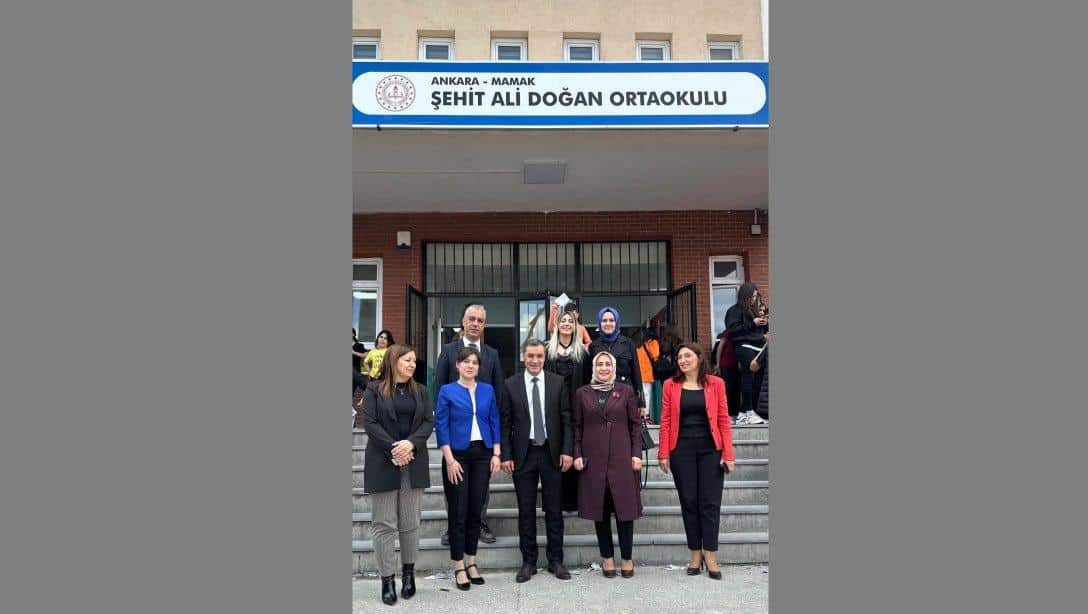  İlçe Millî Eğitim Müdürümüz Sayın Elif ÖZBEK, Şehit Ali Doğan Ortaokulunun Hazırlamış Olduğu Bahar Şenliği Görsel Sanatlar ve Teknoloji Tasarım Sergisi'ne Katıldı.