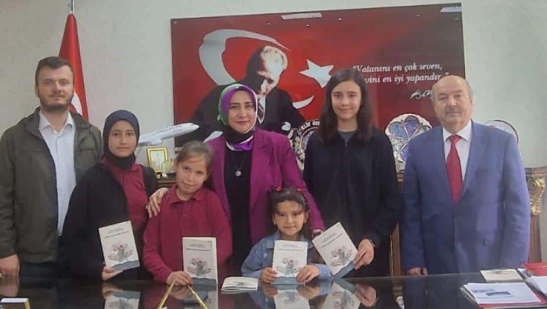 İlçe Millî Eğitim Müdürümüz Sayın Elif ÖZBEK, Gökçeyurt Yibitaş İlk ve Ortaokulunda, Okul Öncesinden 8. Sınıfa kadar her kademede bulunan öğrencilerimizin yazmış olduğu hikâyelerden oluşan 