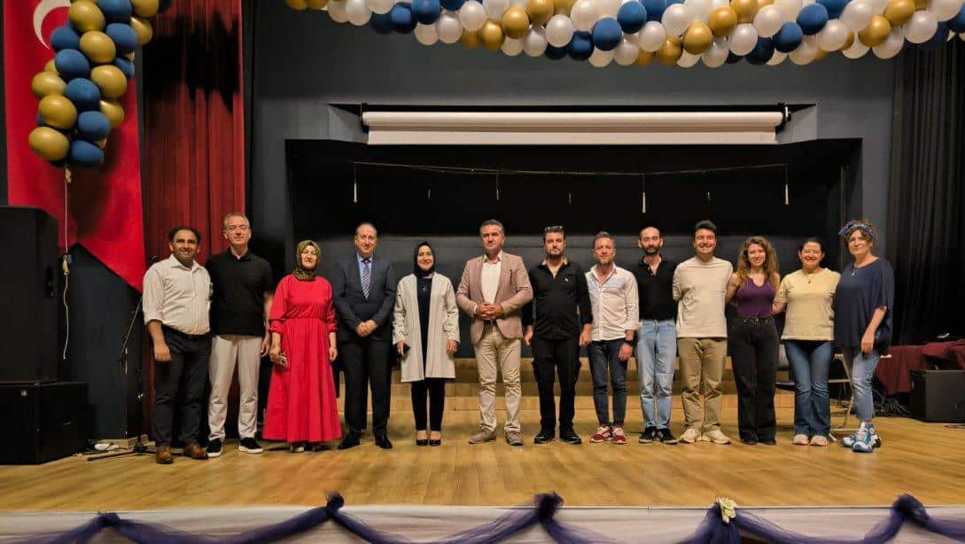 İlçe Millî Eğitim Müdürümüz Sayın Elif ÖZBEK, Mimar Sinan Güzel Sanatlar Lisesinde gerçekleştirilen yetenek sınavını ziyarette bulundular.