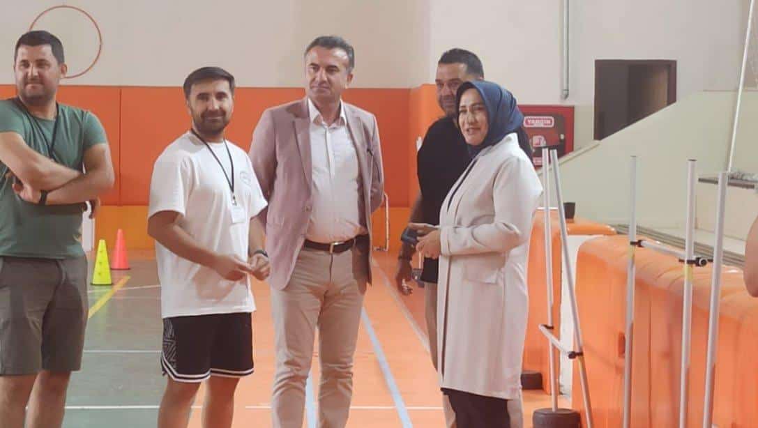 İlçe Millî Eğitim Müdürümüz Sayın Elif ÖZBEK, Şehit Ali Alıtkan Spor Lisesinde gerçekleştirilen özel yetenek sınavına ziyarette bulundular.