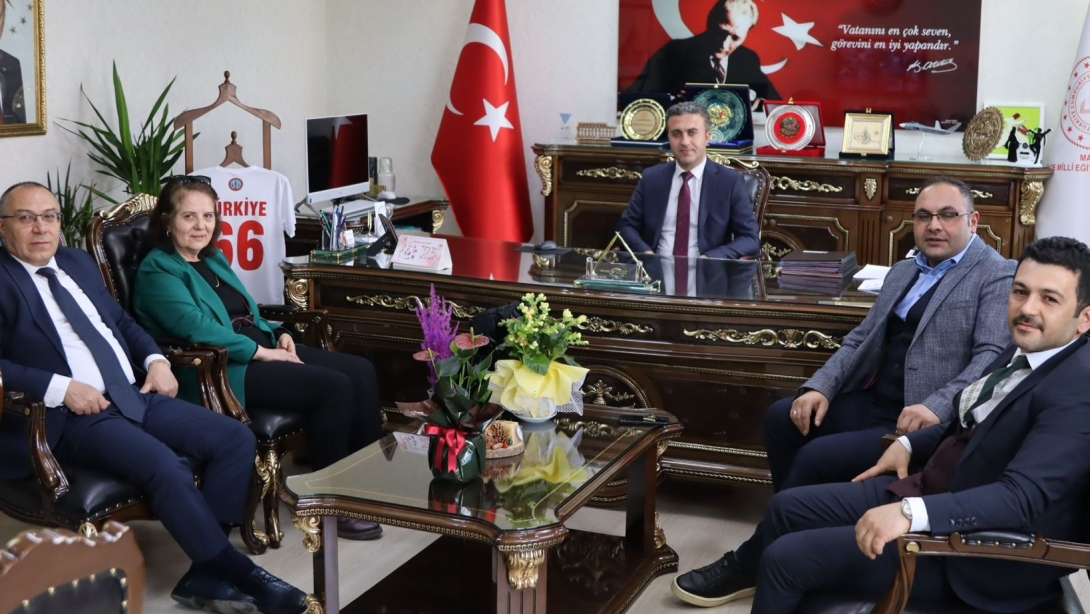 İlçe Nüfus Müdürü Sayın Belkız Şerife ERDEM, Tapu Müdürü Sayın Cengiz KAYA, Sivil Toplumla İlişkiler Müdürü Sayın Abdülbasir EMRECİK ve Tarım ve Orman Müdürü Sayın A.Alper DÜNDAR'ın Ziyaretleri